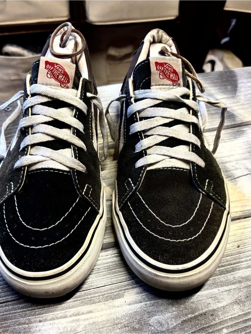 Vans Men’s Black Suede Skate Sneakers - Classic Lace-Up size Men 9